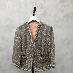 Chic Tweed Blazer with Pocket Details